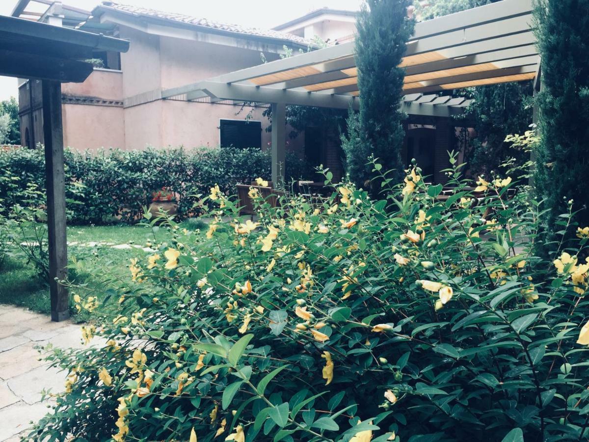 Cocciopestorooms Marina di Massa Buitenkant foto